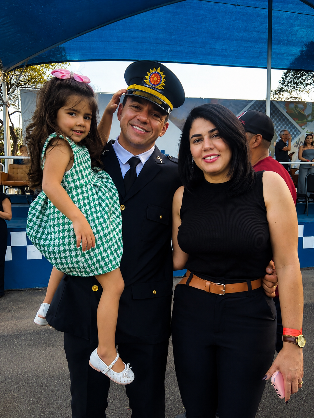 Dilermano Filho com sua família — esposa Rayane e filha Clara